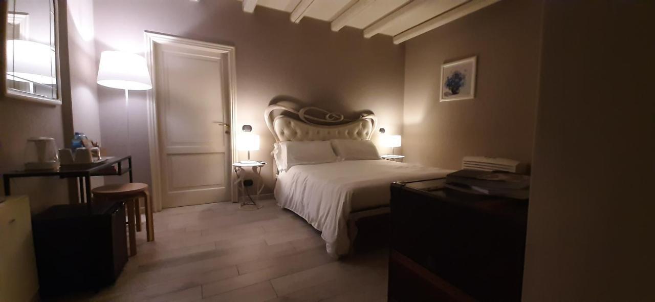 Casale Raffaello B&B Como Albese Con Cassano Luaran gambar