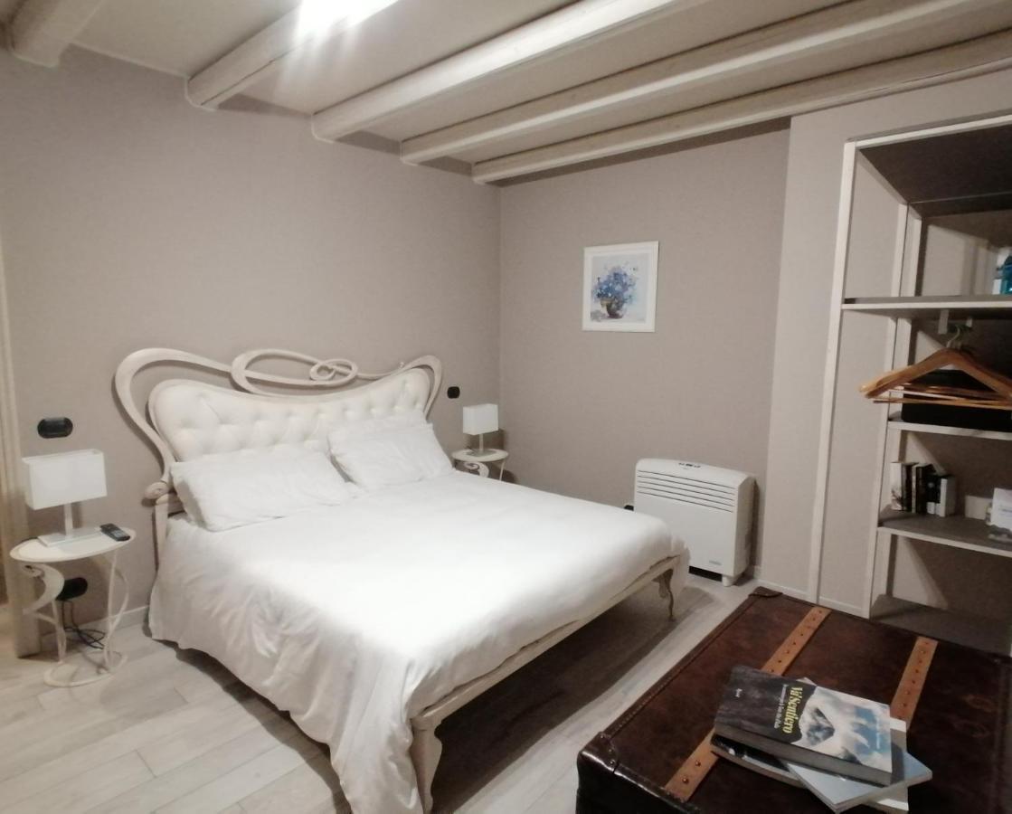 Casale Raffaello B&B Como Albese Con Cassano Luaran gambar