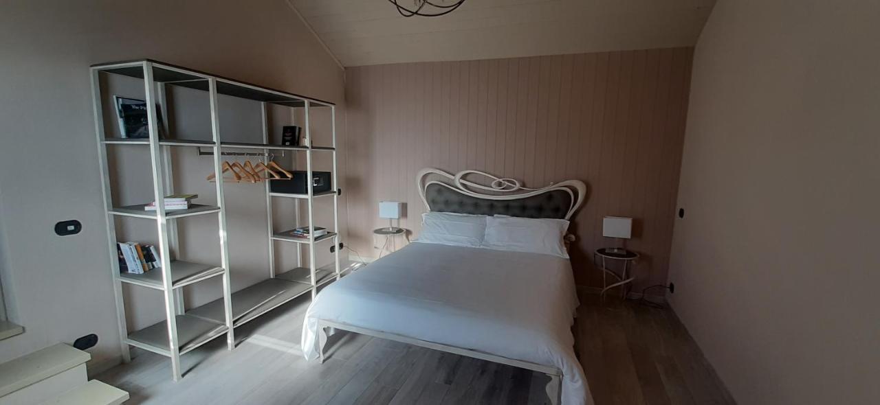 Casale Raffaello B&B Como Albese Con Cassano Luaran gambar