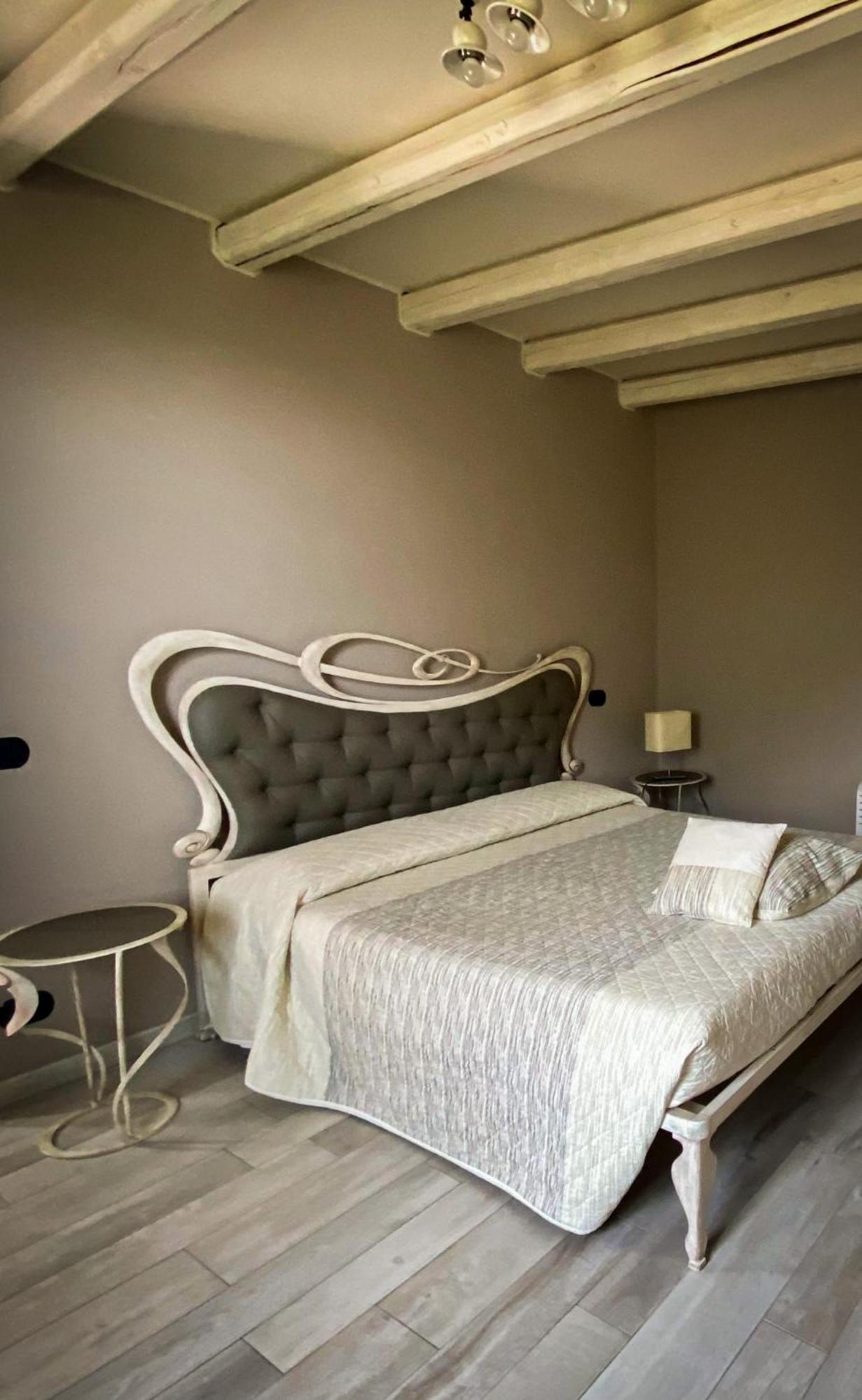 Casale Raffaello B&B Como Albese Con Cassano Luaran gambar