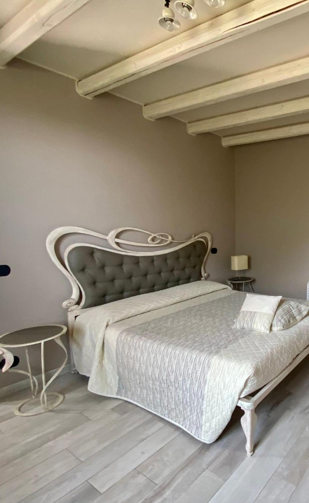 Casale Raffaello B&B Como Albese Con Cassano Luaran gambar