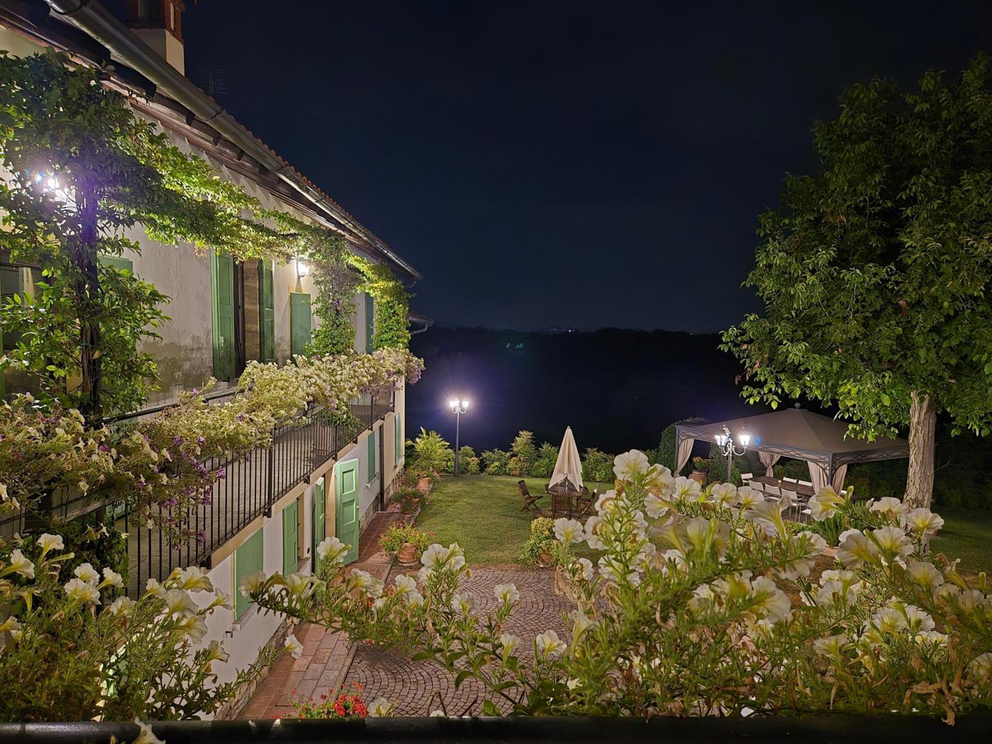 Casale Raffaello B&B Como Albese Con Cassano Luaran gambar