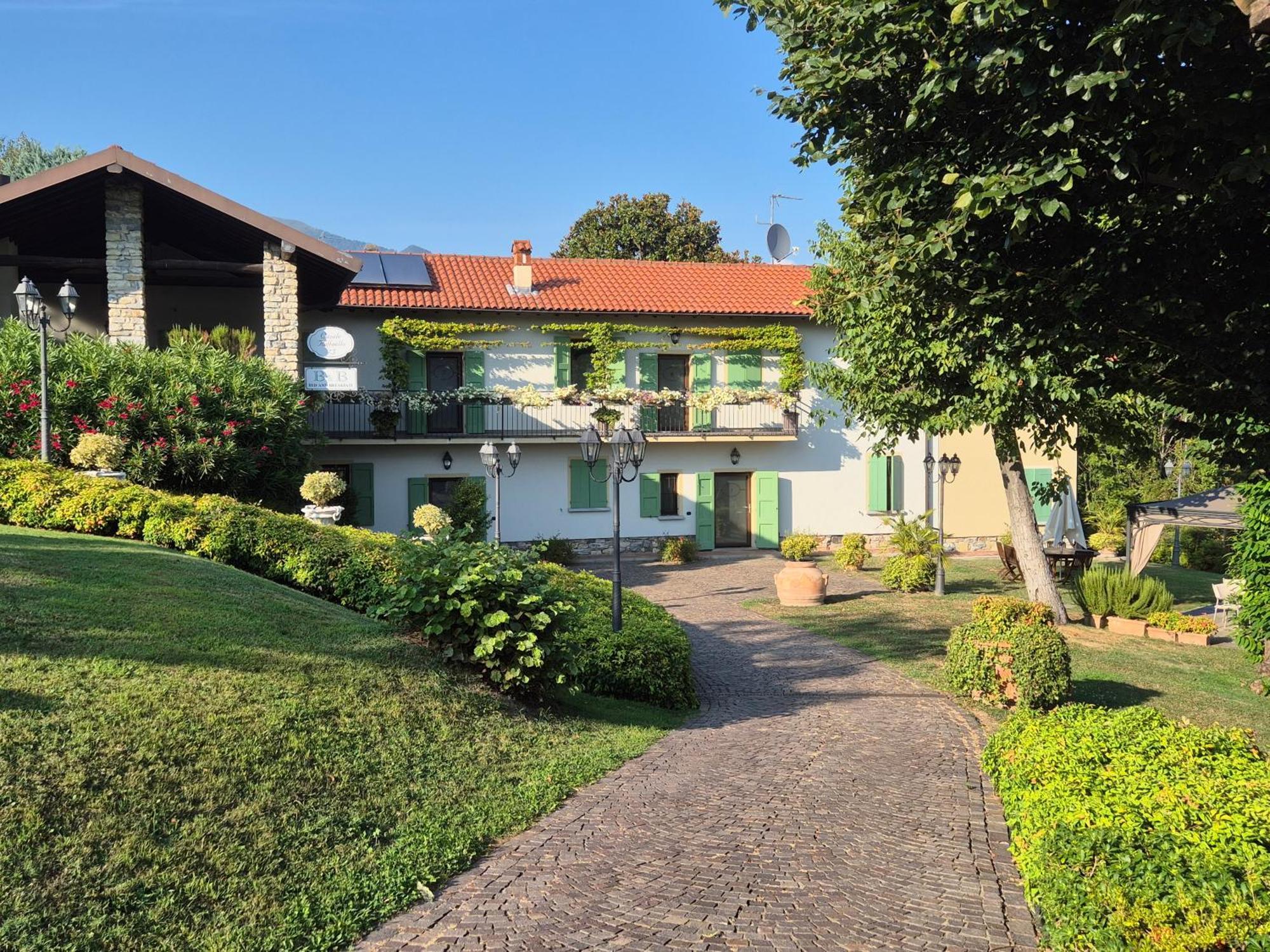 Casale Raffaello B&B Como Albese Con Cassano Luaran gambar