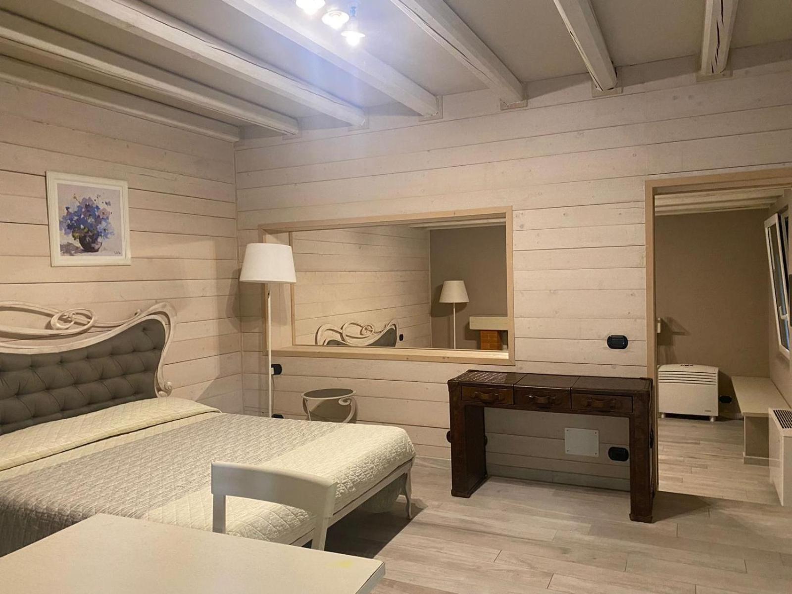 Casale Raffaello B&B Como Albese Con Cassano Luaran gambar